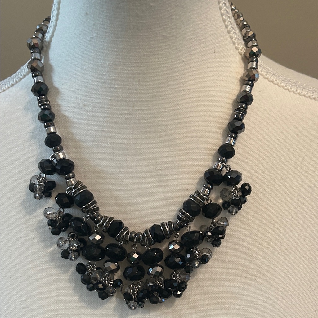 Talbots Black And Silver Cluster Necklace 25$